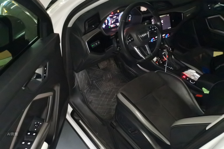 Audi Q3 2020 car image #18