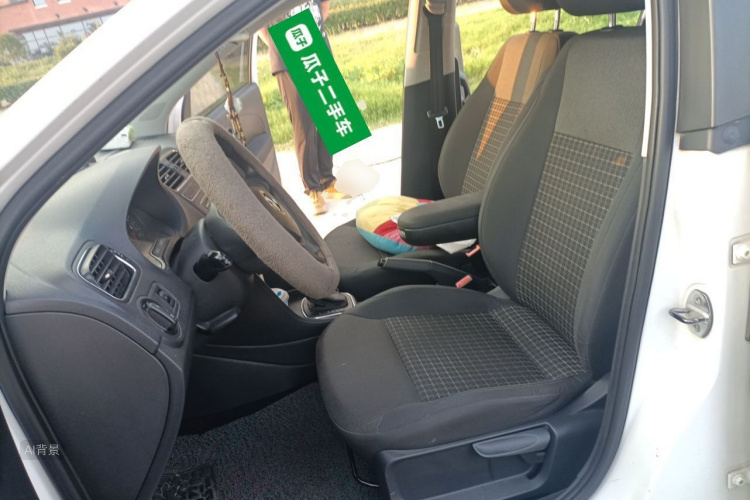 Volkswagen Polo 2014 car image #17