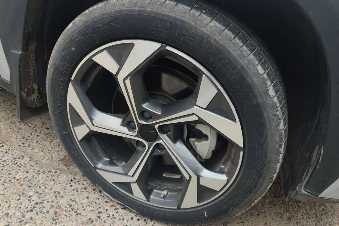 GEELY Boyue L 2024 car image #9