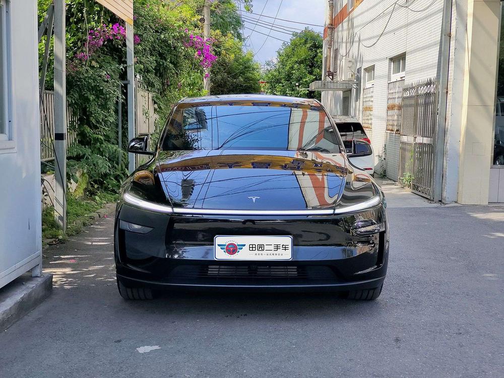 Tesla Model Y 2025 #2 Tesla Model Y 2025 immagine di auto #2