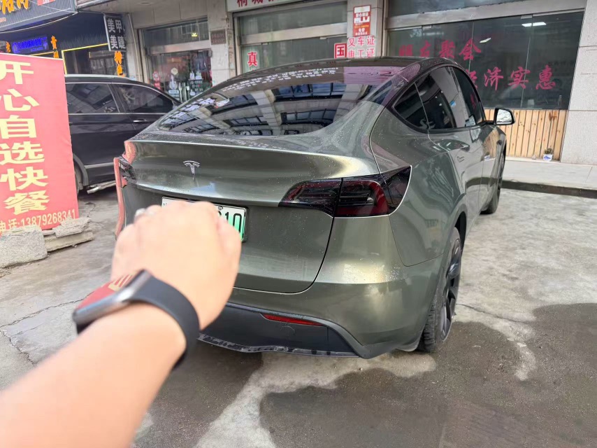 Tesla Model Y 2023 #5 Tesla Model Y 2023 car image #5