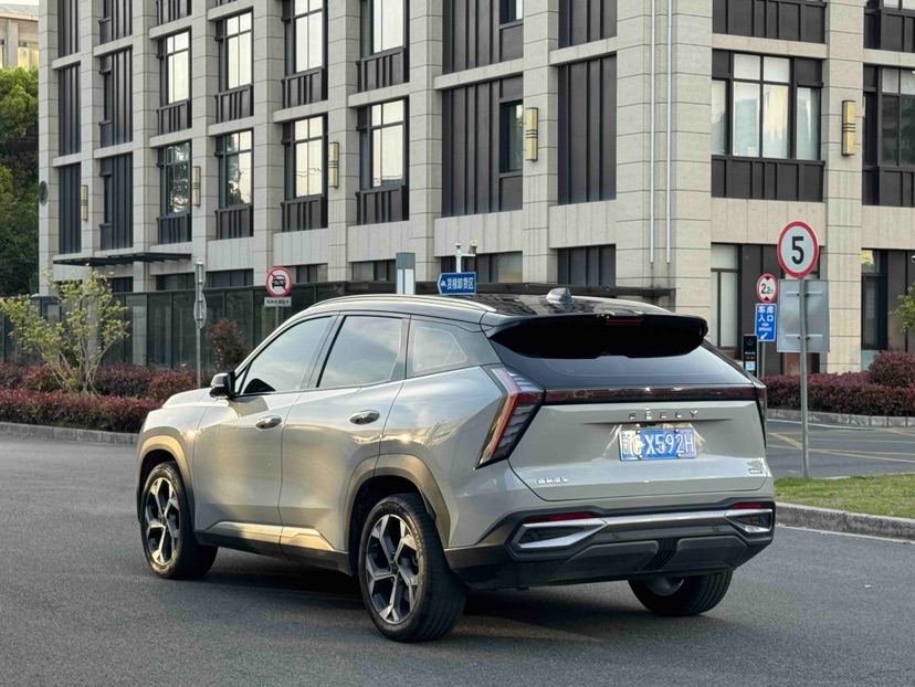 GEELY Boyue L 2025 car image #9