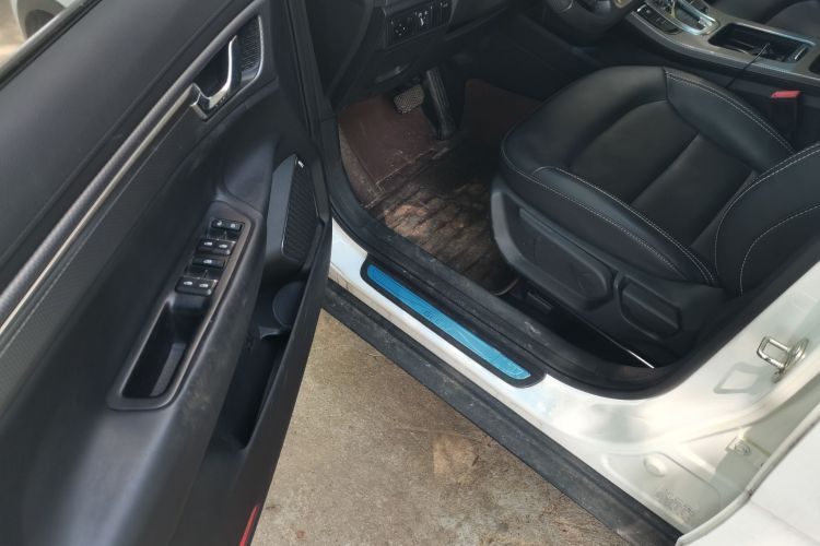 GEELY Emgrand GS 2016 car image #9