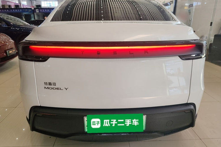 Tesla Model Y 2026 car image #6