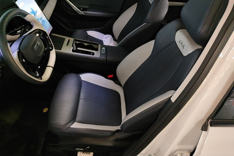 GEELY Boyue L 2024 car image #15