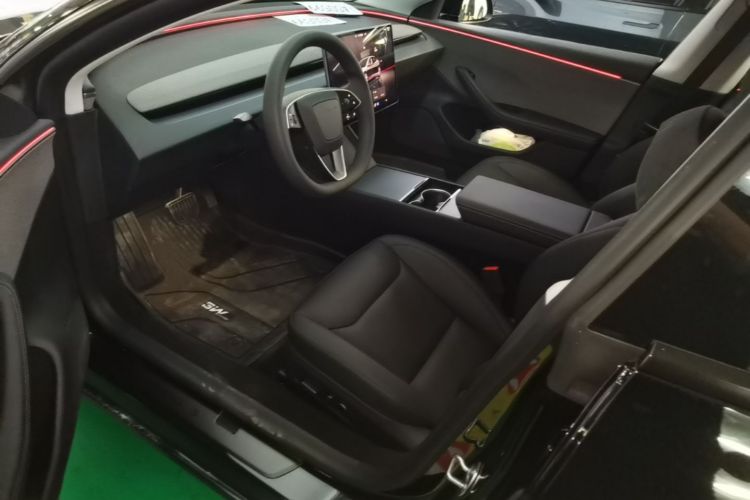 Tesla Model 3 2026 immagine di auto #15