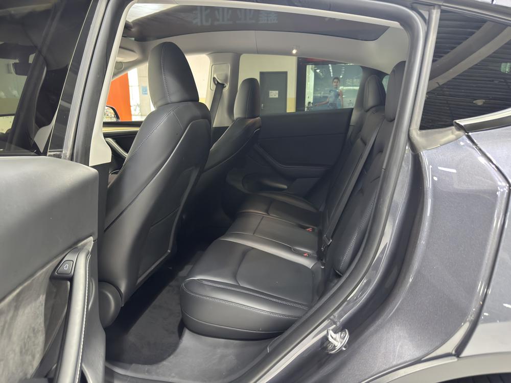 Tesla Model Y 2022 immagine di auto #17