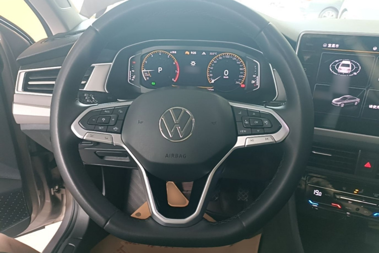 Volkswagen Bora 2024 car image #15