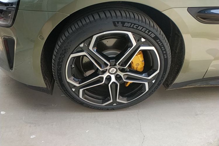 MI SU7 2025 immagine di auto #9