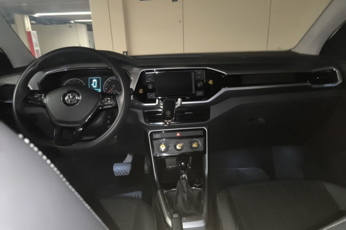 Volkswagen T-Cross 2019 car image #21