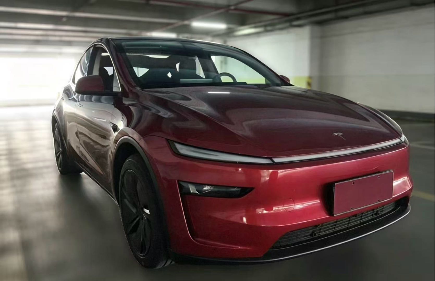 Tesla Model Y 2025 صورة سيارة #4