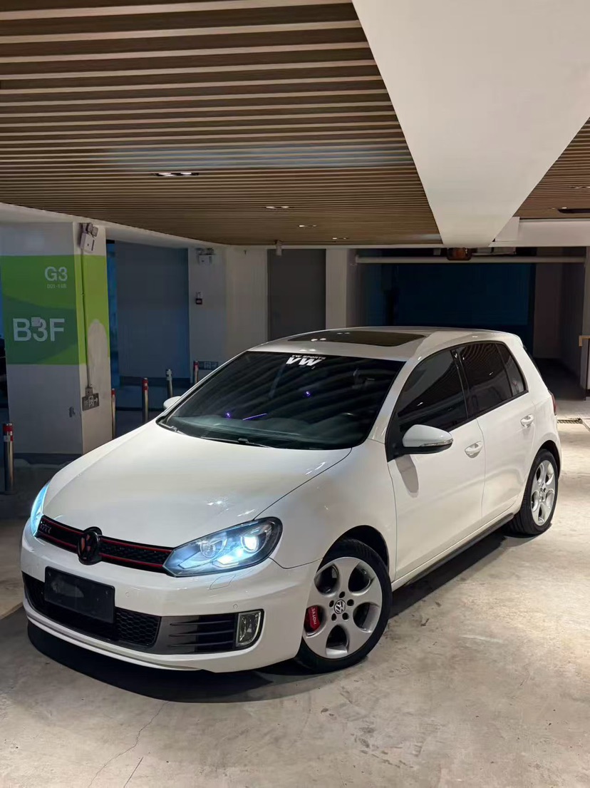 Volkswagen GolfGTI 2011 car image 