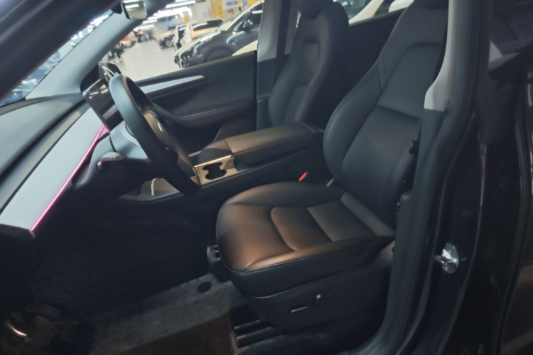 Tesla Model Y 2024 #15 Tesla Model Y 2024 car image #15
