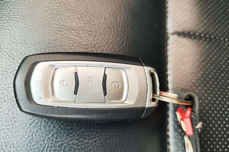 GEELY Emgrand 2017 car image #9