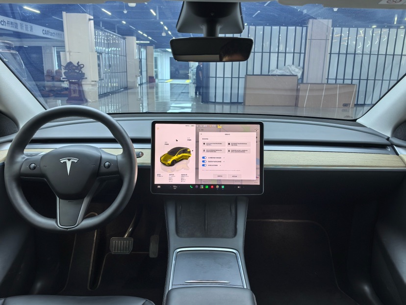 Tesla Model Y 2023 #5 Tesla Model Y 2023 car image #5