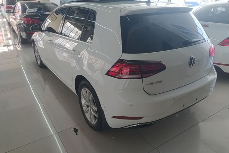 Volkswagen Golf 2019 car image #5
