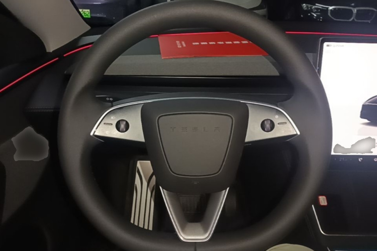 Tesla Model Y 2025 #15 Tesla Model Y 2025 car image #15