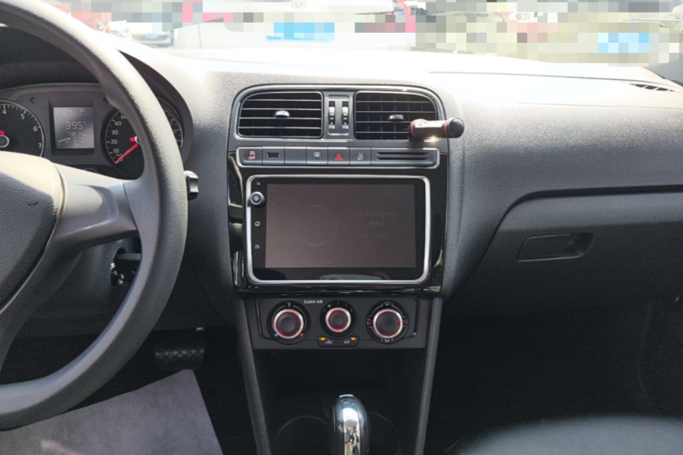 Volkswagen Polo 2018 car image #17