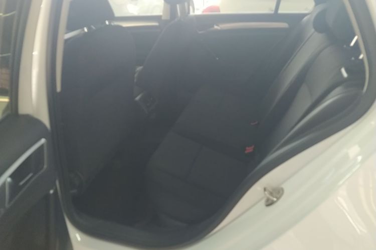 Volkswagen Golf 2019 car image #17