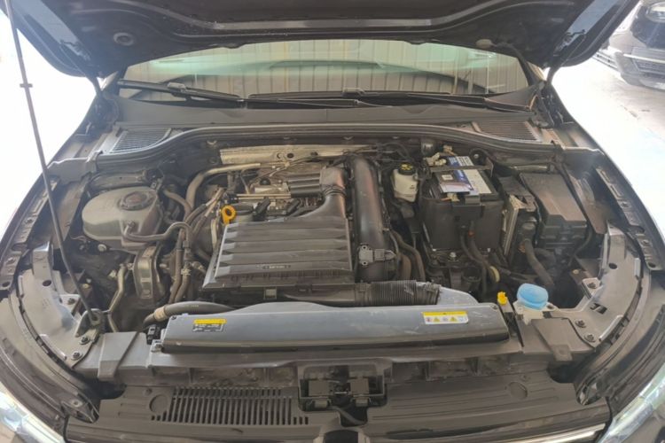 Volkswagen Golf 2022 car image #20
