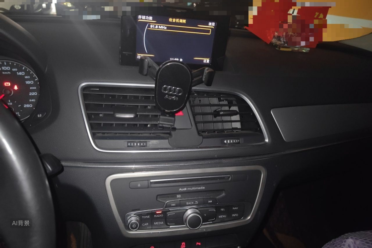 Audi Q3 2016 car image #15