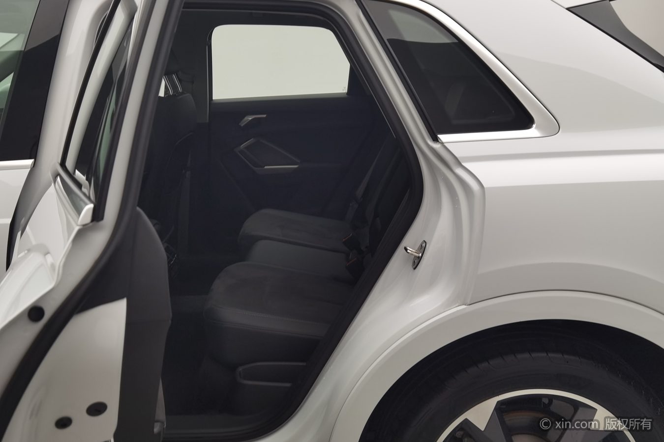Audi Q3 2023 изображение автомобиля #16