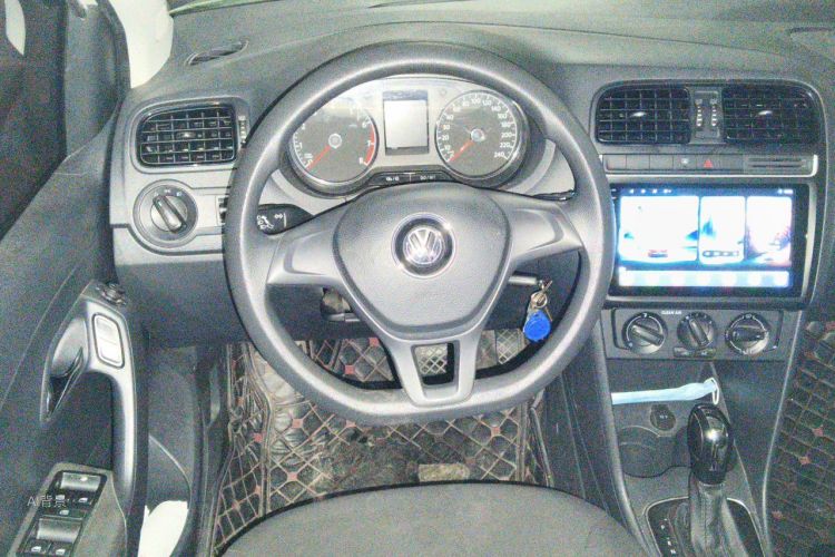 Volkswagen Polo 2017 car image #12