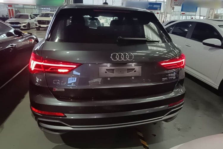 Audi Q3 2023 car image #6
