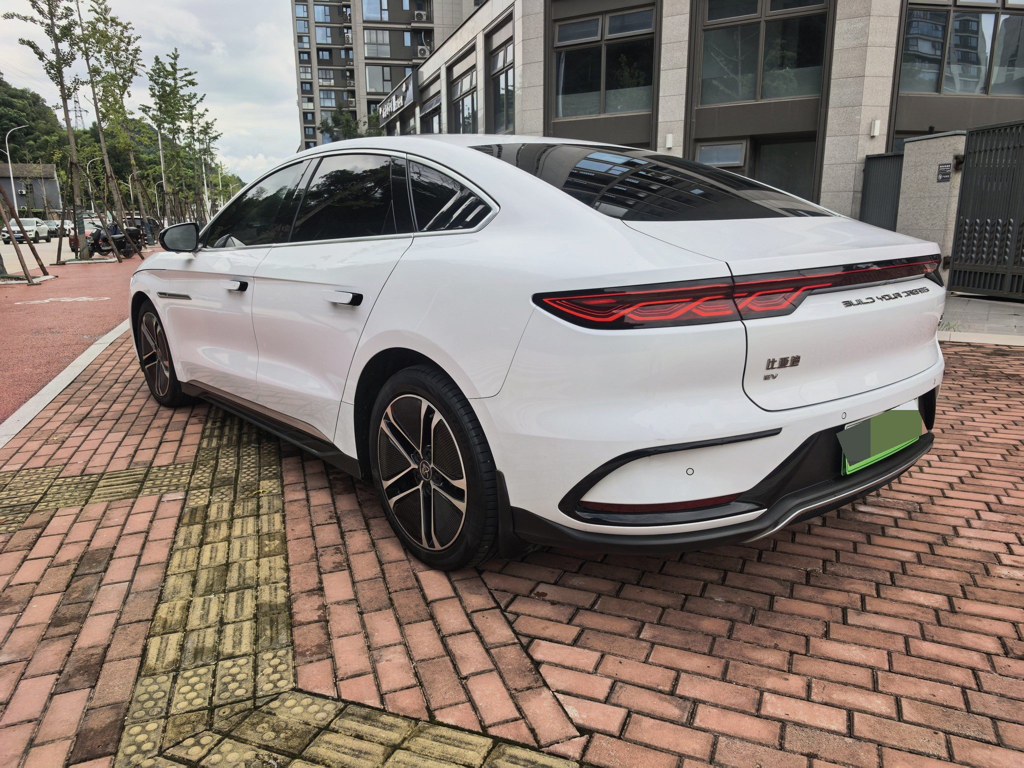 BYD Han 2023 car image #8