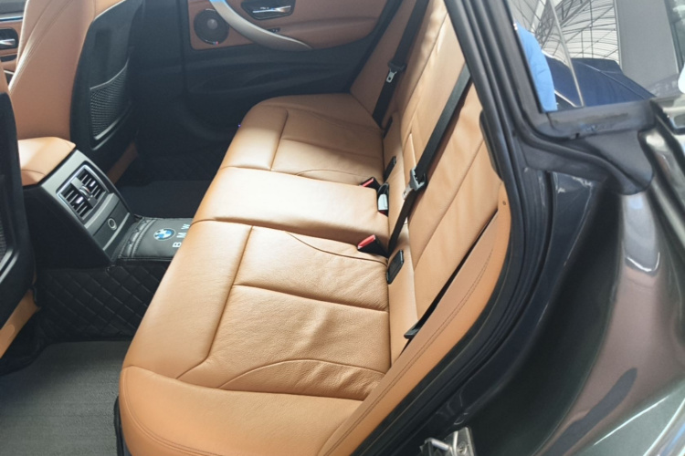 BMW 3 Series GT 2019 #17 BMW 3 Series GT 2019 car image #17