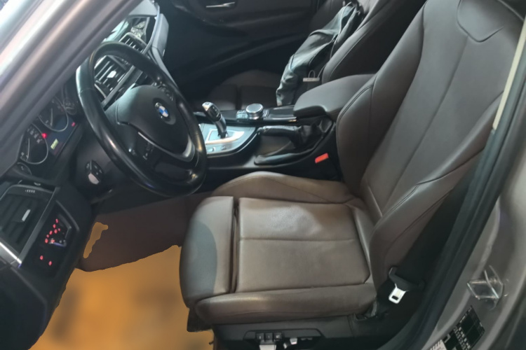 BMW 3 Series 2019 car image #15