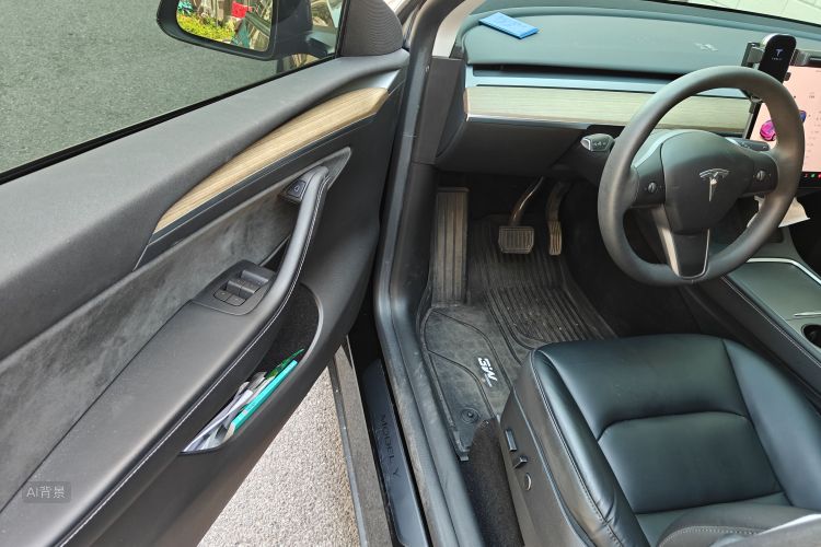 Tesla Model Y 2023 #18 Tesla Model Y 2023 car image #18