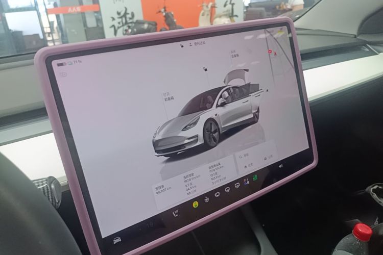 Tesla Model 3 2022 car image #13