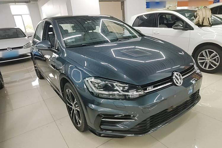 Volkswagen Golf 2020 car image #4