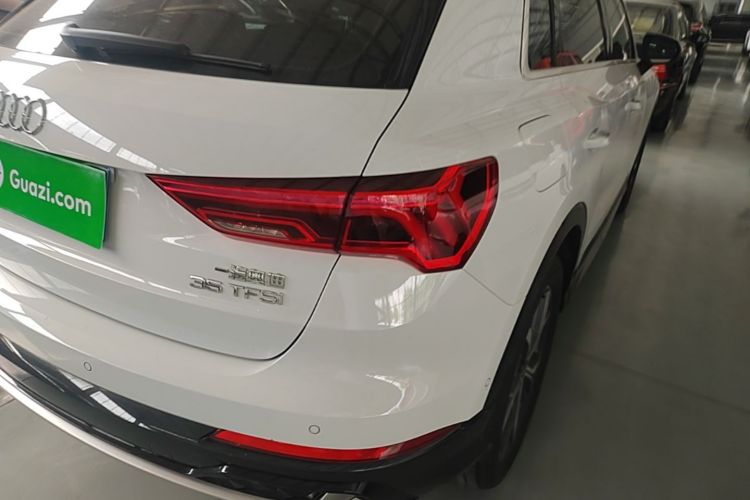 Audi Q3 2024 car image #8