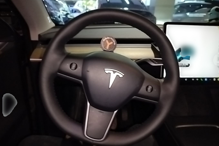 Tesla Model Y 2023 #11 Tesla Model Y 2023 car image #11
