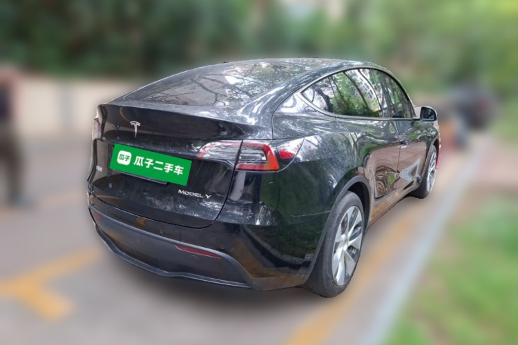 Tesla Model Y 2023 car image #7