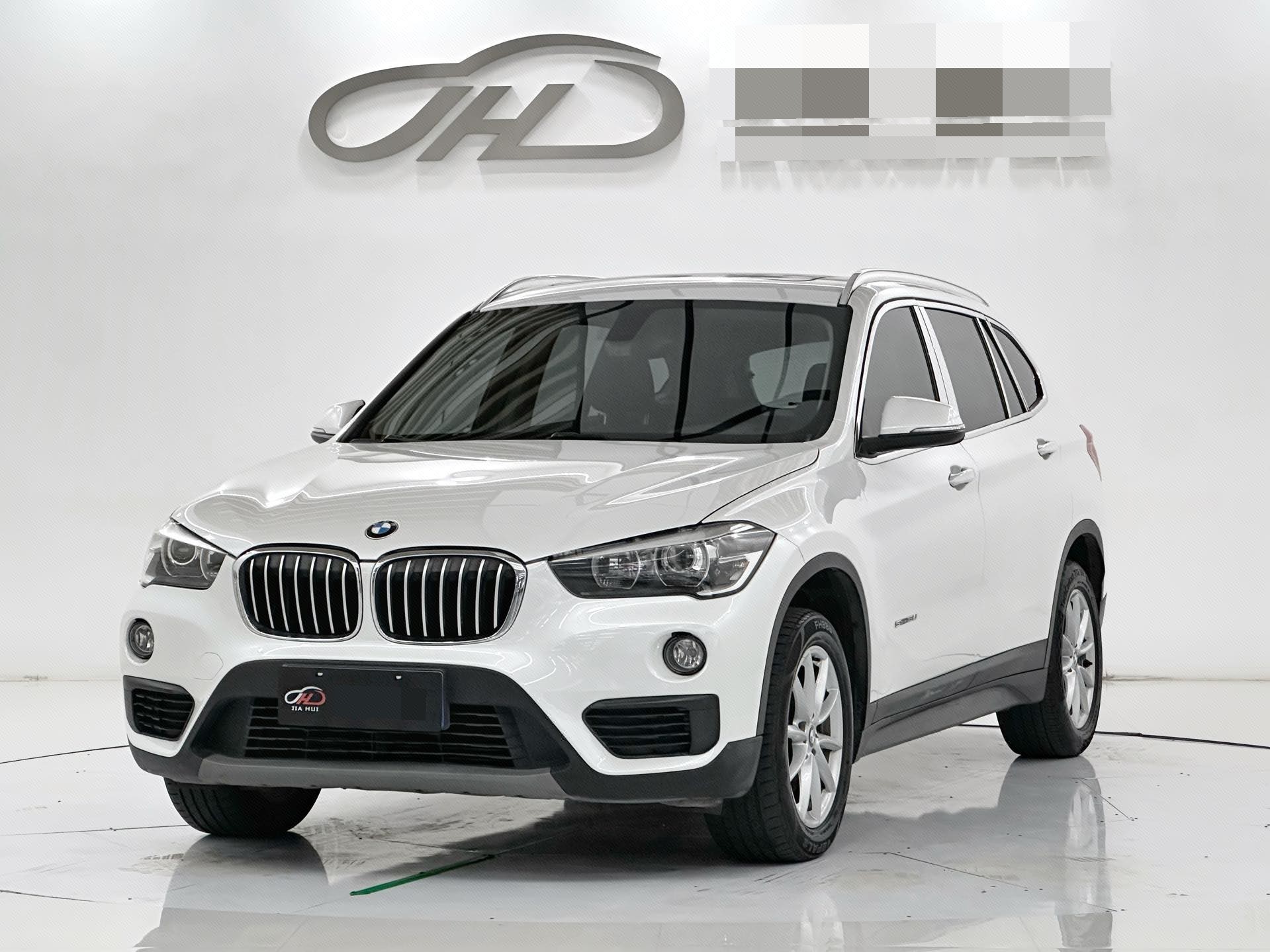 BMW X1 2018 BMW X1 2018 car image