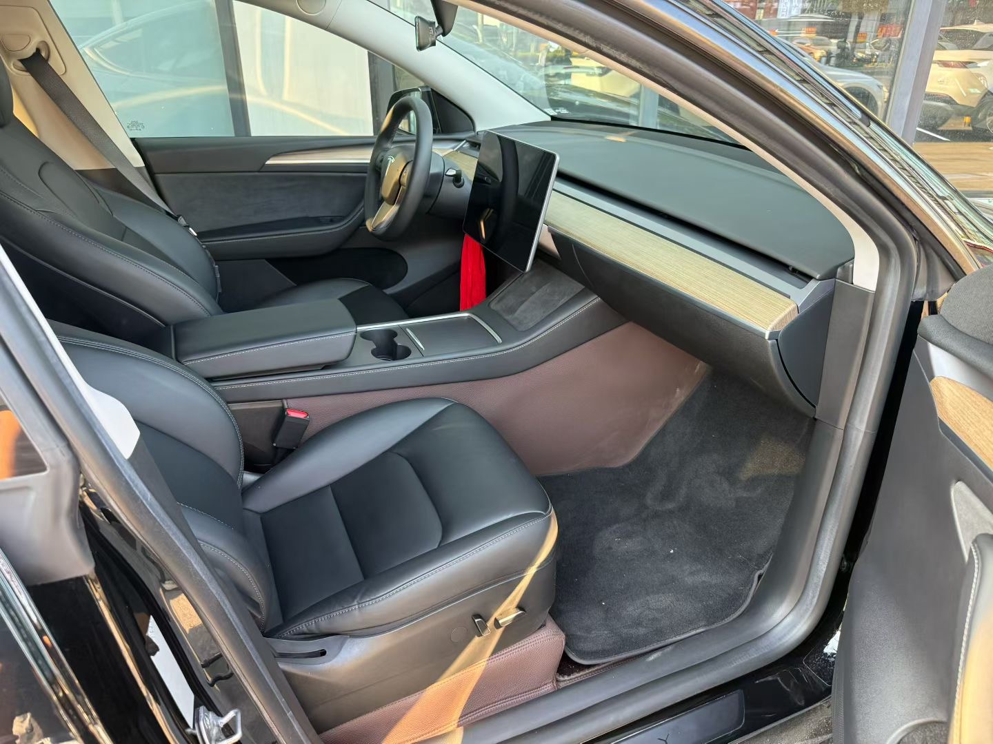 Tesla Model Y 2023 car image #4