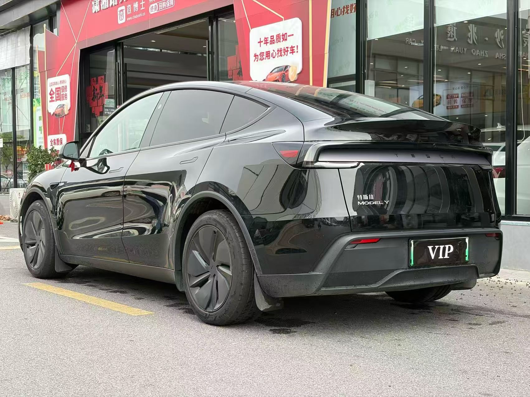 Tesla Model Y 2025 car image #3