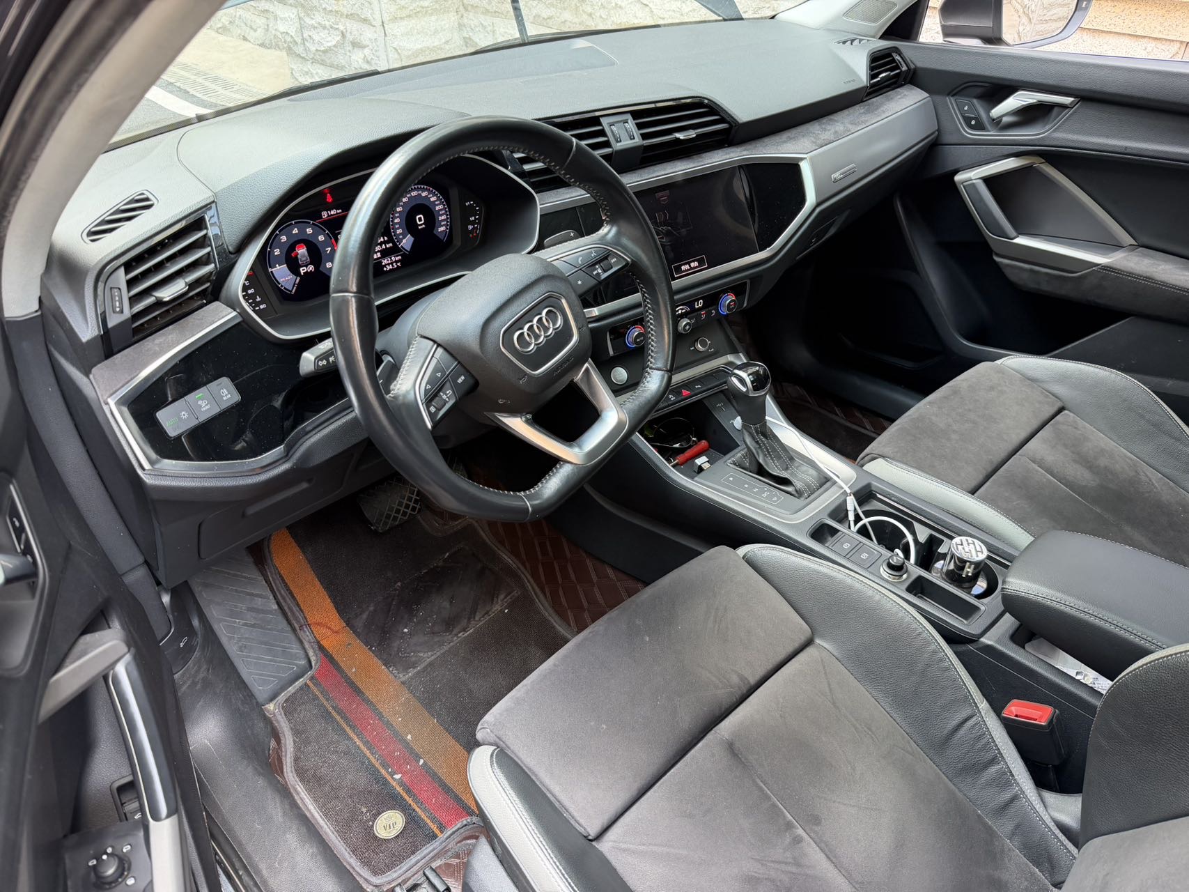Audi Q3 2019 car image #11