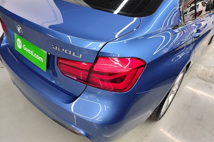 BMW 3 Series 2018 car image #8