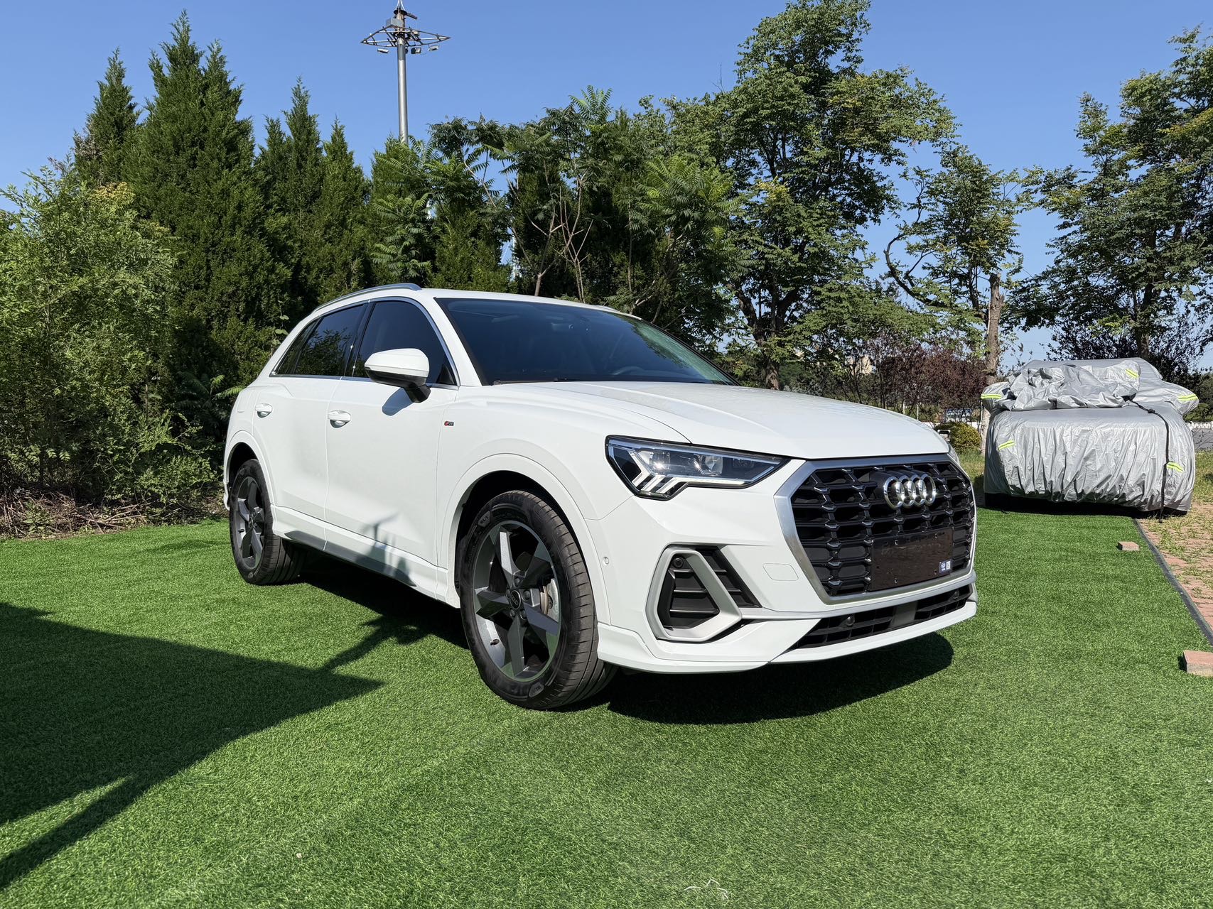 Audi Q3 2023 car image #3