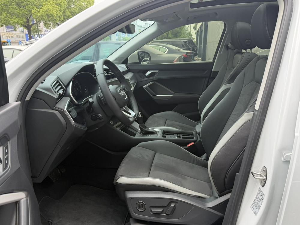 Audi Q3 2022 car image #11