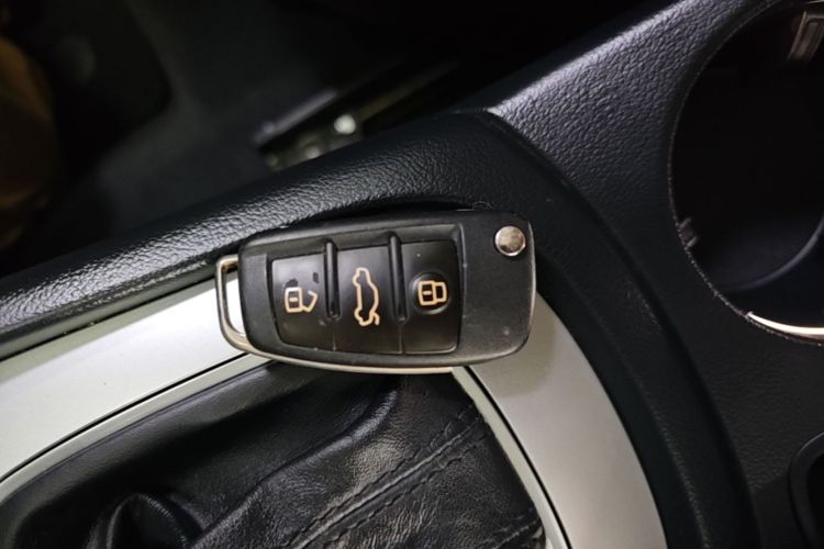 Audi Q3 2017 car image #9