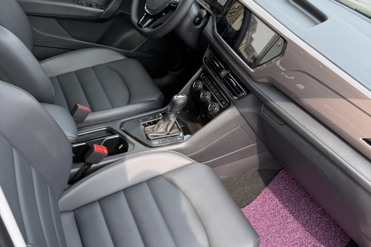 Volkswagen Tharu 2019 immagine di auto #11