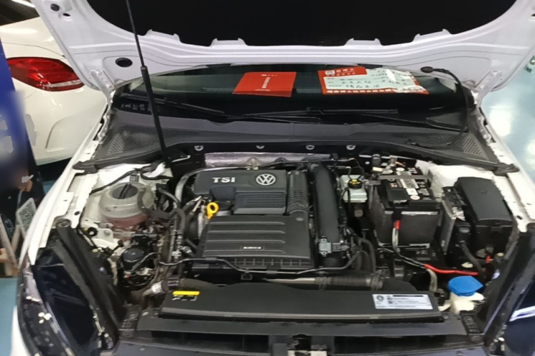 Volkswagen Golf 2019 car image #22