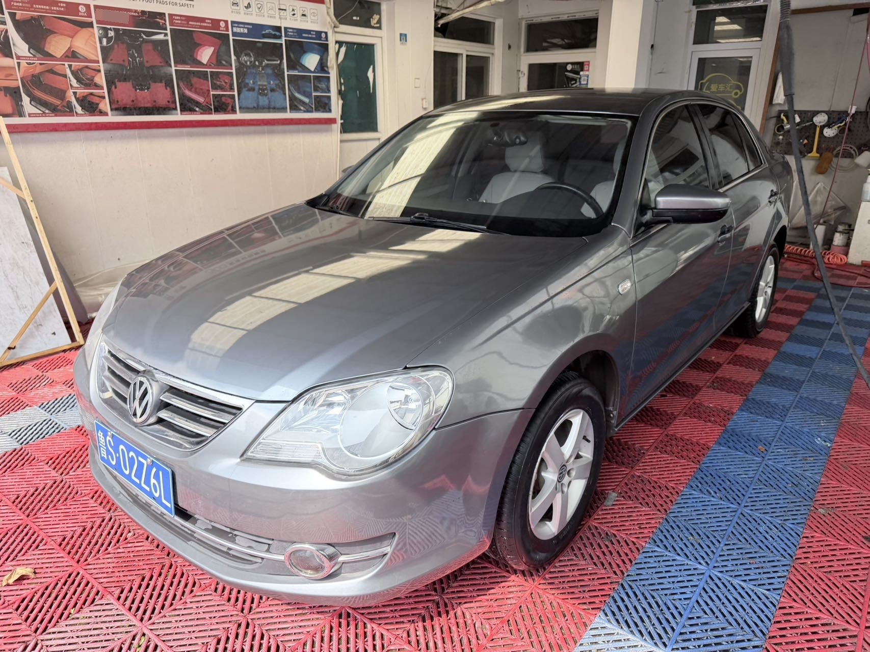 Volkswagen Bora 2012 car image 
