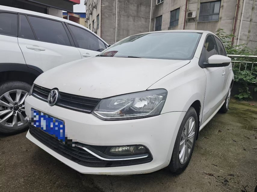 Volkswagen Polo 2015 car image 