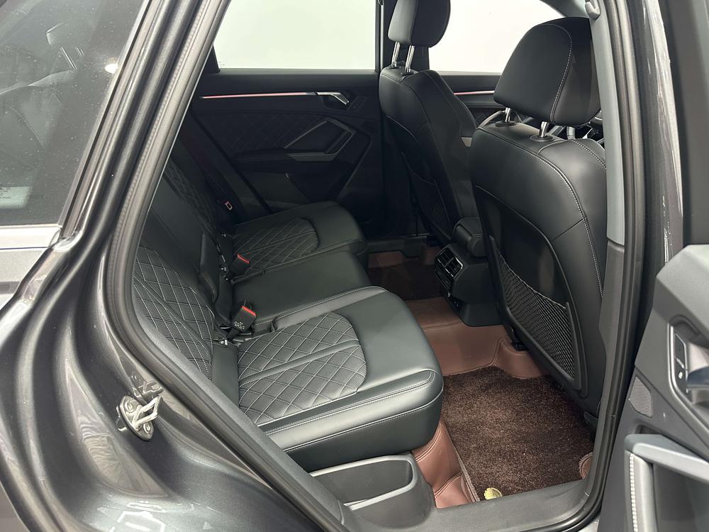 Audi Q3 2025 immagine di auto #16